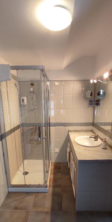 A bathroom at Apartamentos El Jornu