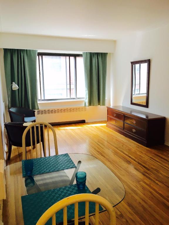 Stylish Montreal Apartment Comfortable Stay in the Golden Square Mile