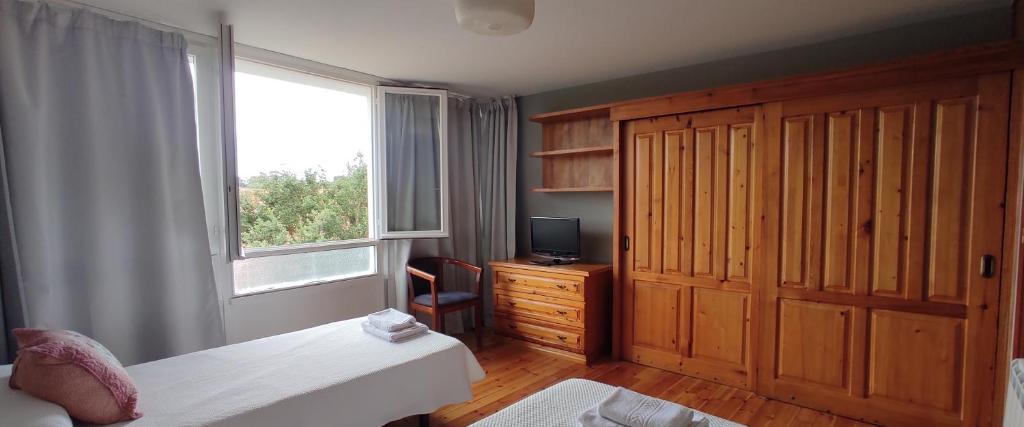 A bed or beds in a room at Apartamentos El Jornu