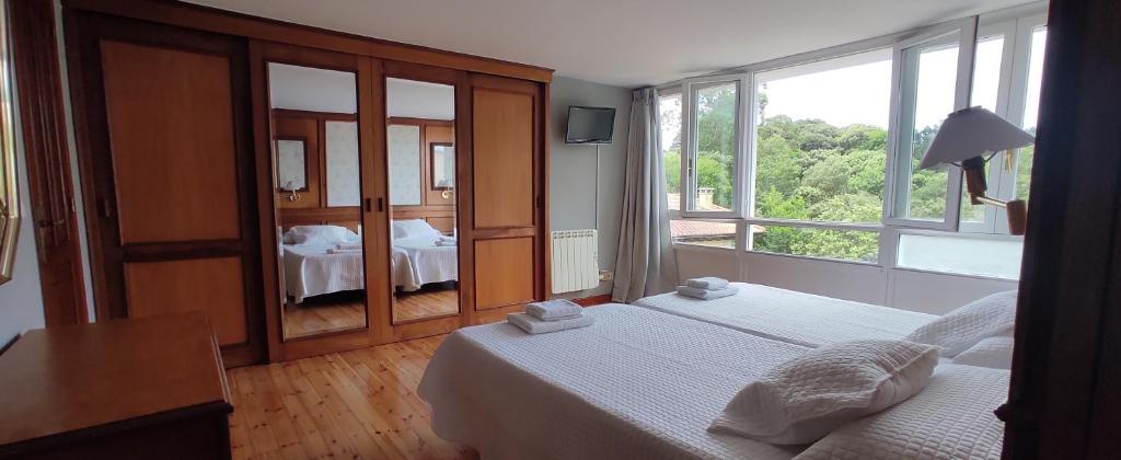 A bed or beds in a room at Apartamentos El Jornu