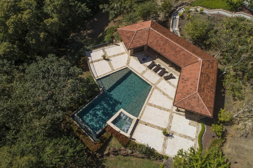 Bazén v ubytování Jobo 1 Luxury Apartment - Reserva Conchal nebo v jeho okolí