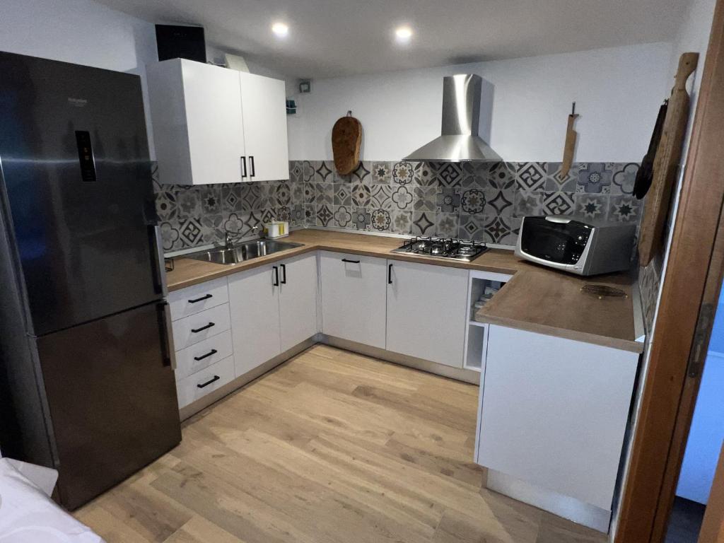 A kitchen or kitchenette at Casa Chia a 5 minuti dal mare - Su Giudeu Tuerredda