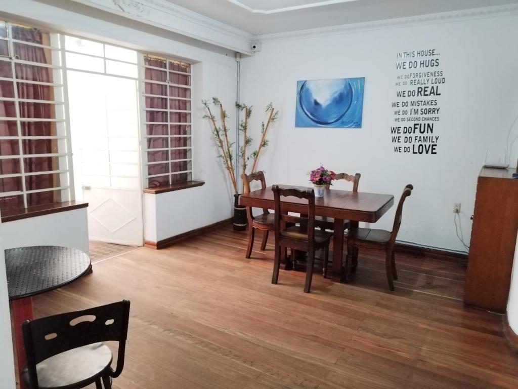 Posezení v ubytování Casa en Bogotá ubicada en zona central