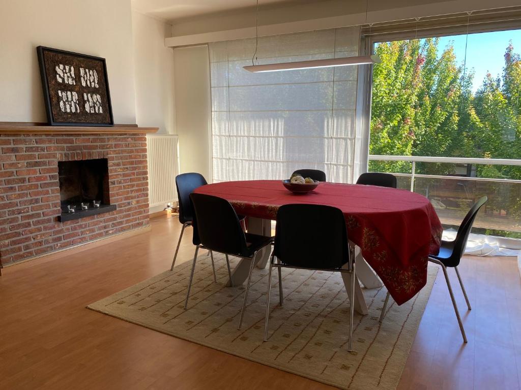 Dining area sa apartment