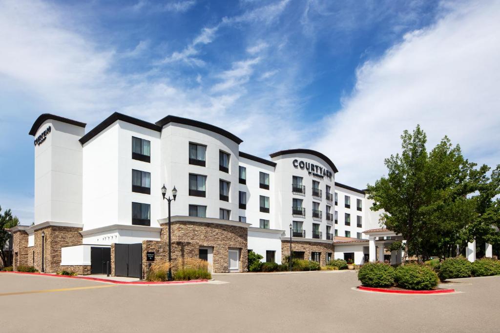 a rendering of the exterior of a hotel at Courtyard by Marriott Boise West/Meridian in Boise