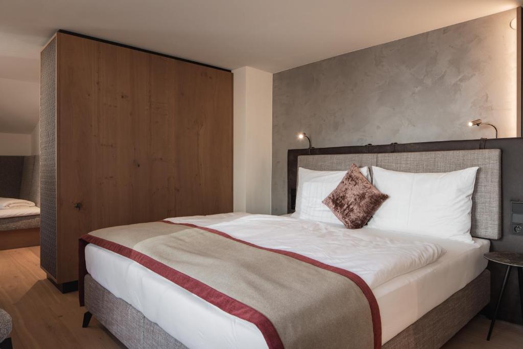 Postel nebo postele na pokoji v ubytování Hotel Salzburg