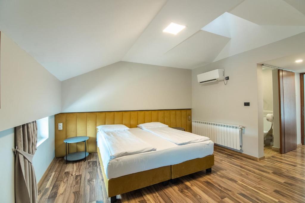 Postel nebo postele na pokoji v ubytování HOTEL VITAL