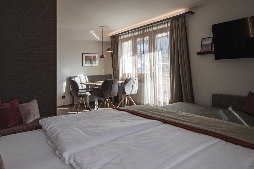 Postel nebo postele na pokoji v ubytování Hotel Salzburg