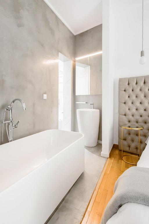 Bright and roomy apartment, in the heart of Athens