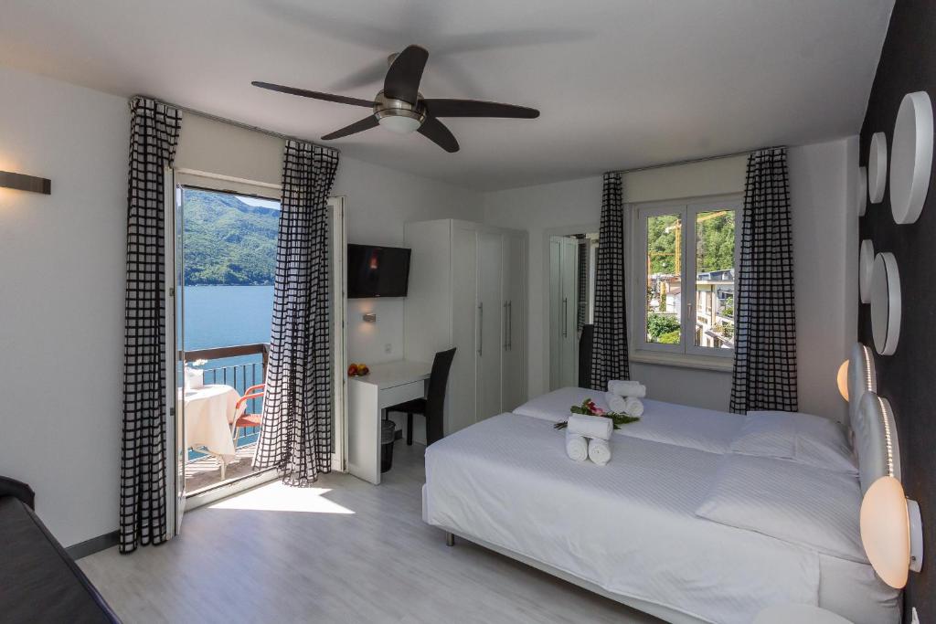 Postel nebo postele na pokoji v ubytování Hotel Riviera