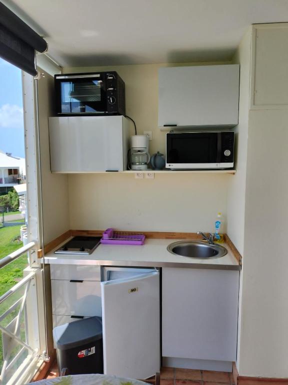 Kuchyň nebo kuchyňský kout v ubytování Appartements vue mer - Résidence de la baie - Tartane