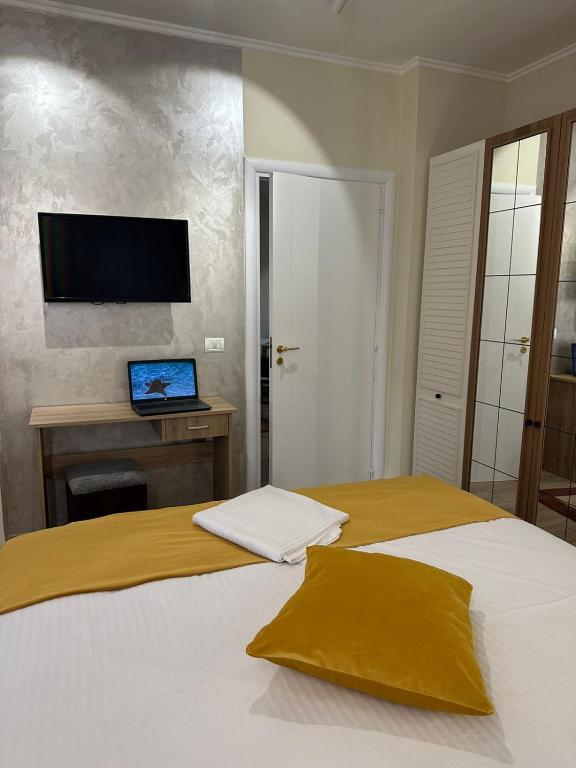 City Center Tirana luxury Orange Apartment 9A - Image 9