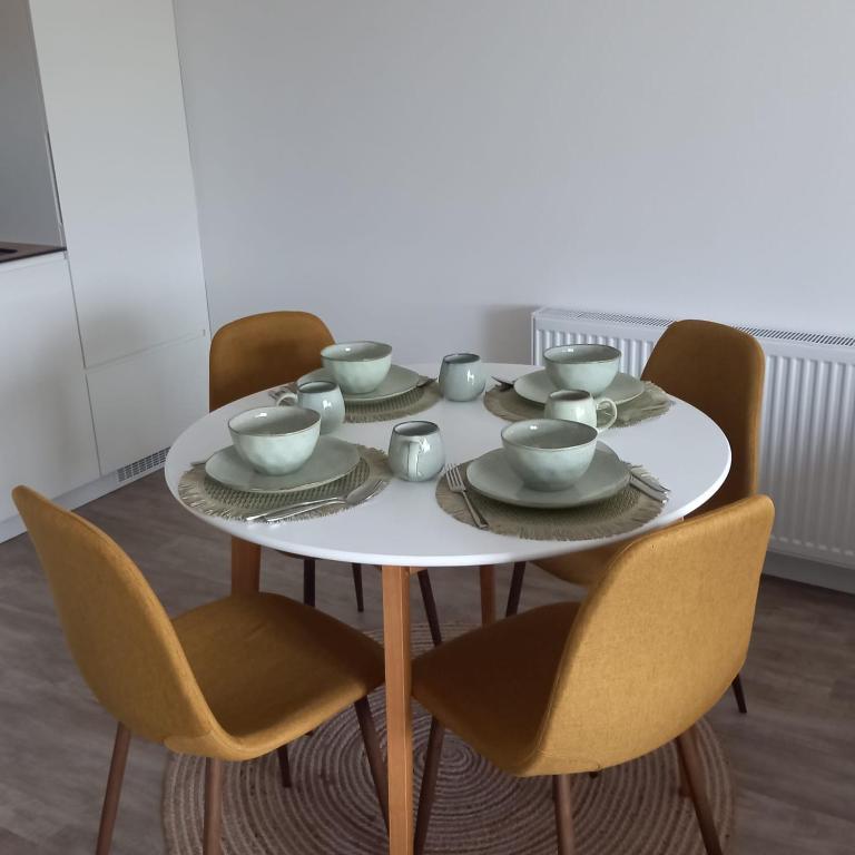 Set per la preparazione di tè e caffè presso Apartman Prodan