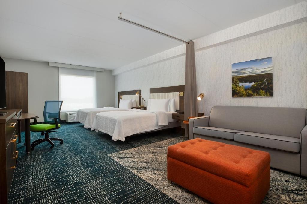 Home2 Suites By Hilton Huntsville客房内的一张或多张床位