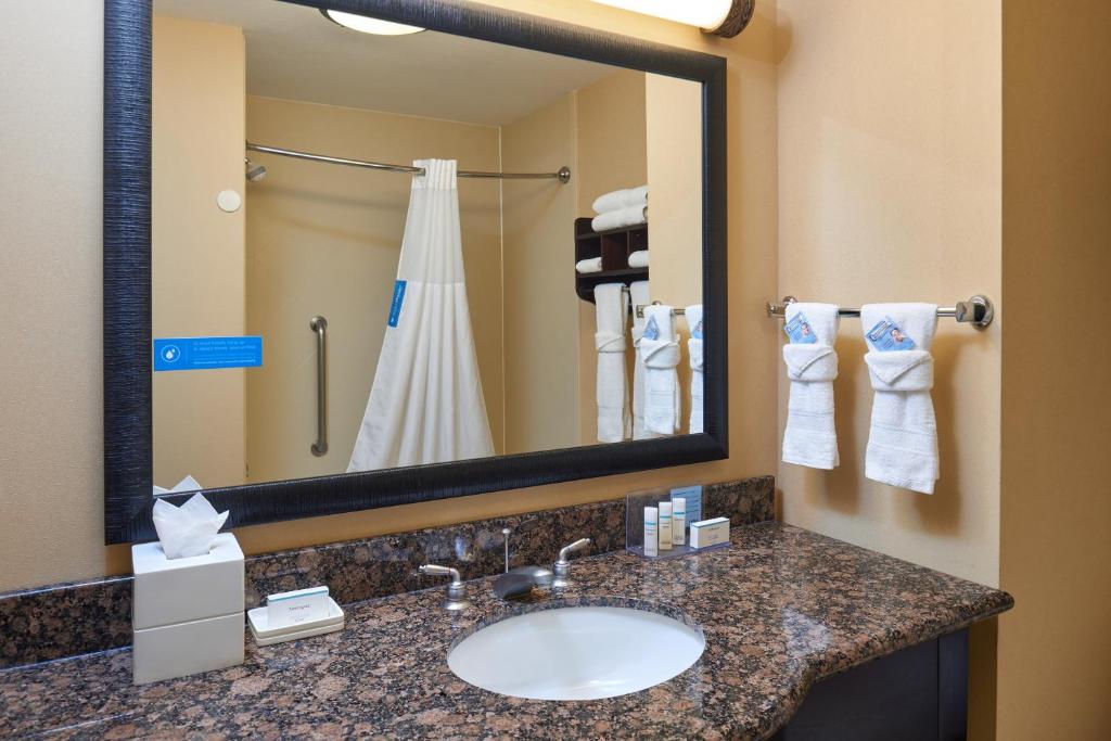 Hampton Inn & Suites Austin South Buda photo