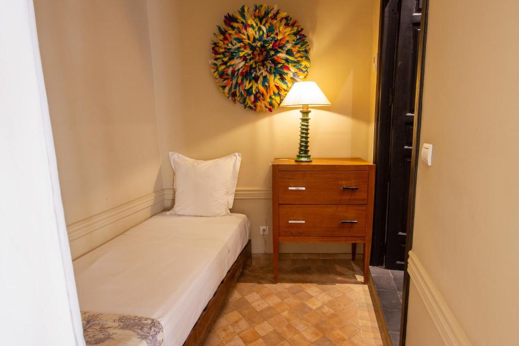 Postel nebo postele na pokoji v ubytování Riad Bab 54