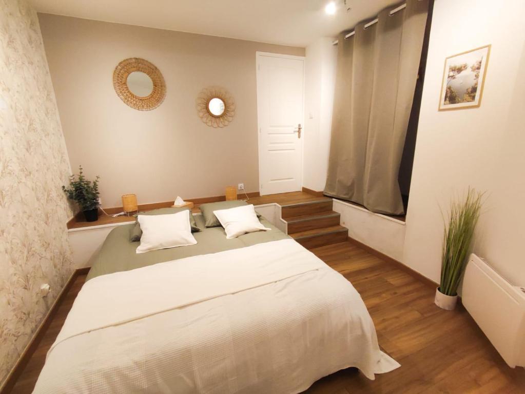 Postel nebo postele na pokoji v ubytování Sublime appartement hyper centre Hirson
