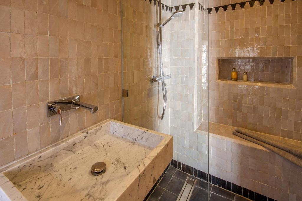 Koupelna v ubytování Riad Bab 54