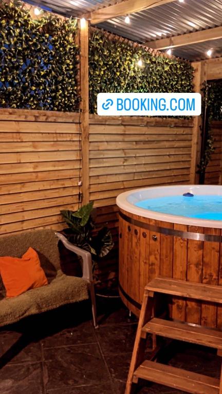 Fotografie z fotogalerie ubytování Sèid Bò - Sleeps 6 - NEW Private 6 Person HotTub Available v destinaci Burnfoot