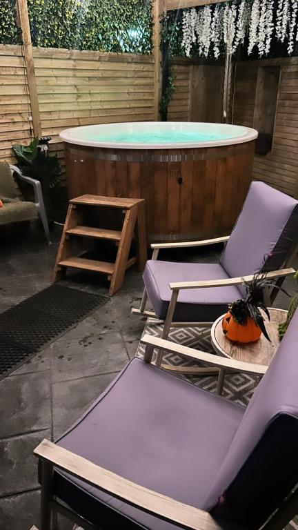 Fotografie z fotogalerie ubytování Sèid Bò - Sleeps 6 - NEW Private 6 Person HotTub Available v destinaci Burnfoot