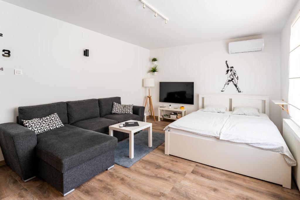 a living room with a bed and a couch at Studio apartman Queen in Bjelovar