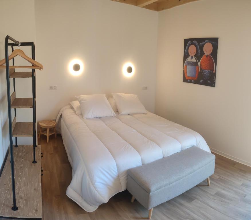 Postel nebo postele na pokoji v ubytování Alsace Chalet & Spa Meyer-Krumb