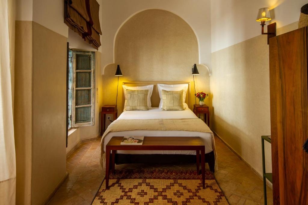 Postel nebo postele na pokoji v ubytování Riad Bab 54