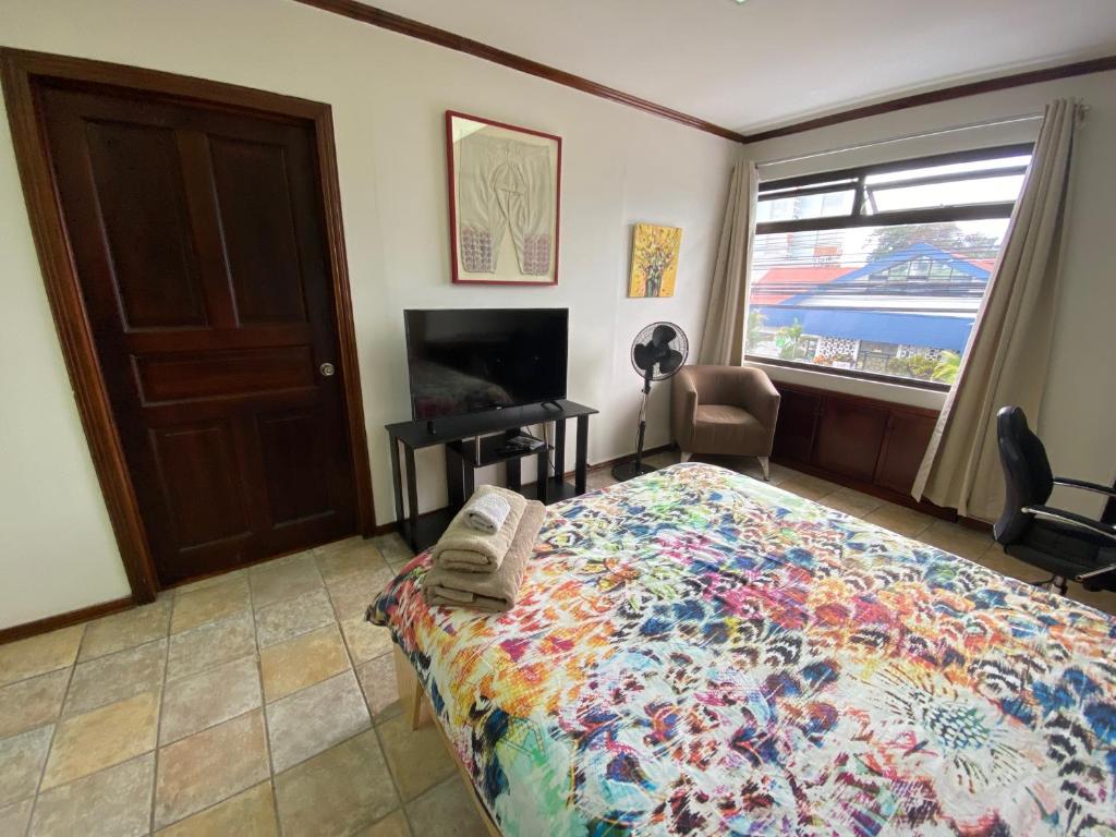 Sofia Apartments in Escalante, San Jose Center - Queen Studio