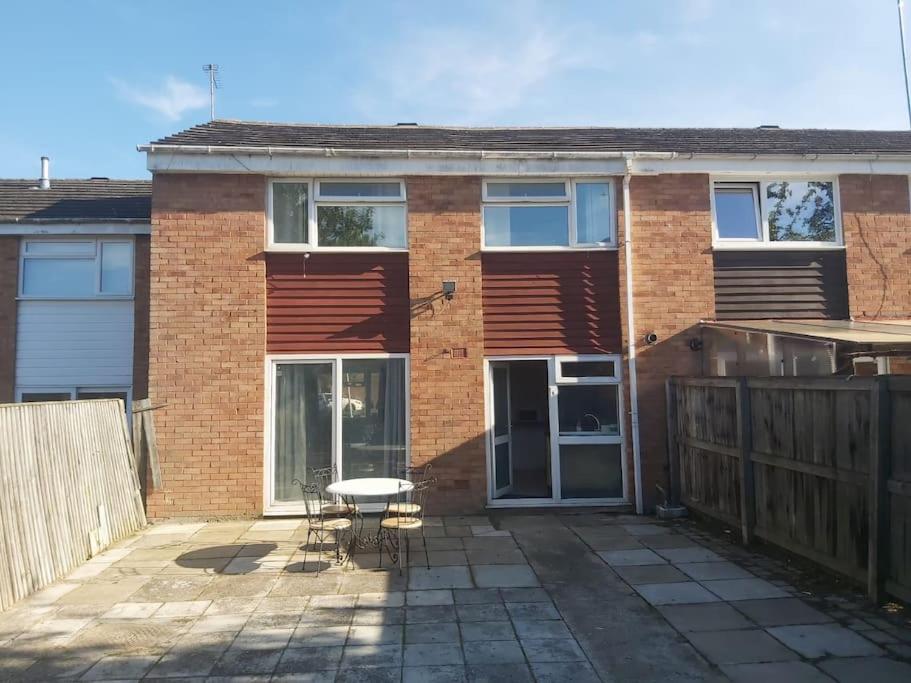 a brick building with a table in front of it at 3 bedrtoom comfortable house in Houghton Regis