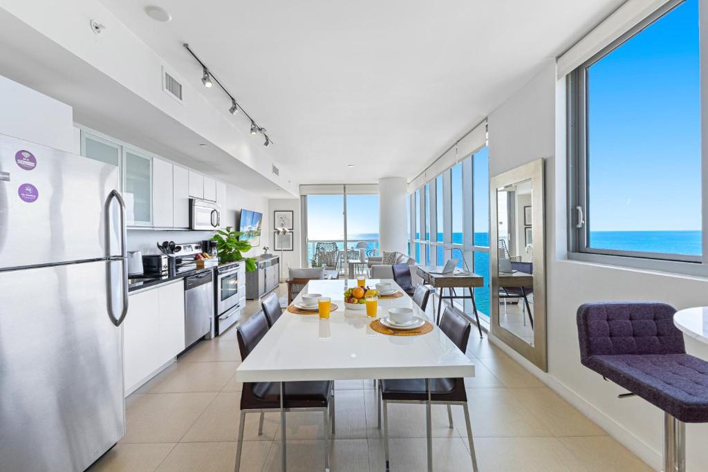 Dharma Home Suites Miami Beach at Monte Carlo - Apartamento De Esquina De Un Lado De Lujo Con Balcón - Vista Frente Al Mar