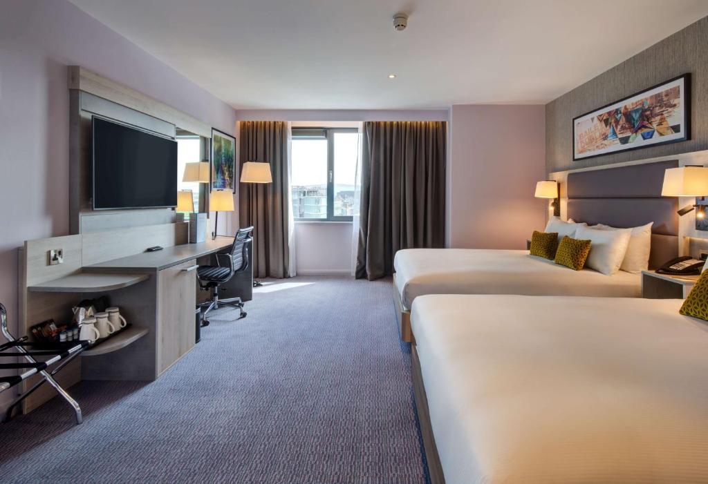 Postel nebo postele na pokoji v ubytování Hilton Garden Inn Dublin City Centre