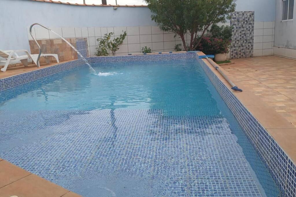 una piscina con rubinetto in acqua di Canto Almeida Olimpia a Olímpia