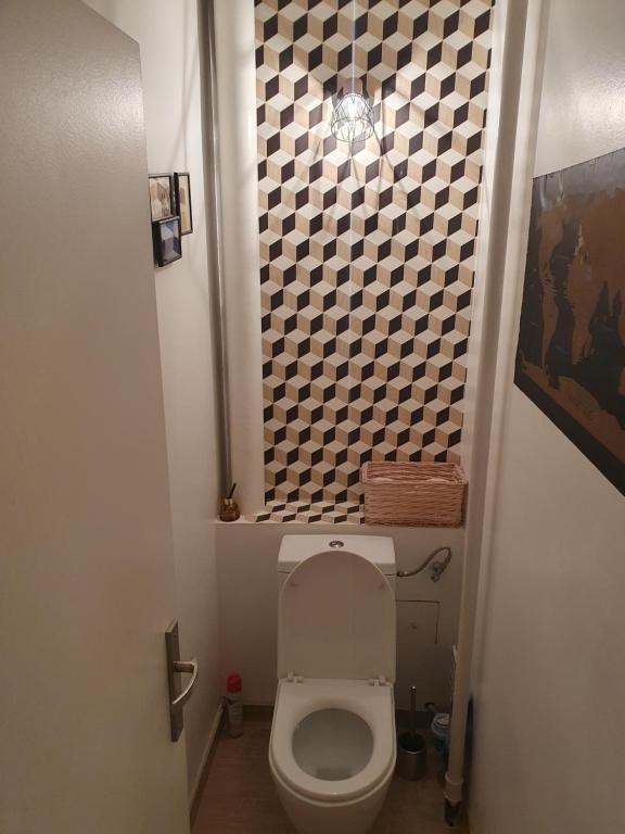 Fotografia z galérie ubytovania Appartement lumineux 2 chambres avec parking et Wifi proche tous commerces v destinácii Besançon