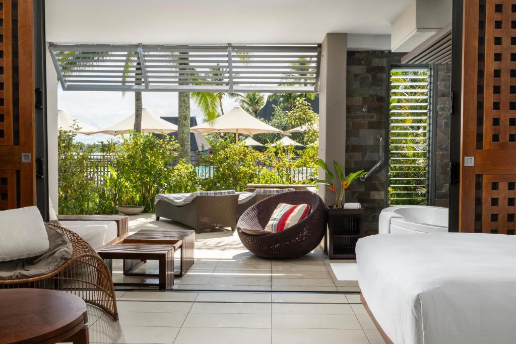 Postel nebo postele na pokoji v ubytování InterContinental Fiji Golf Resort & Spa by IHG