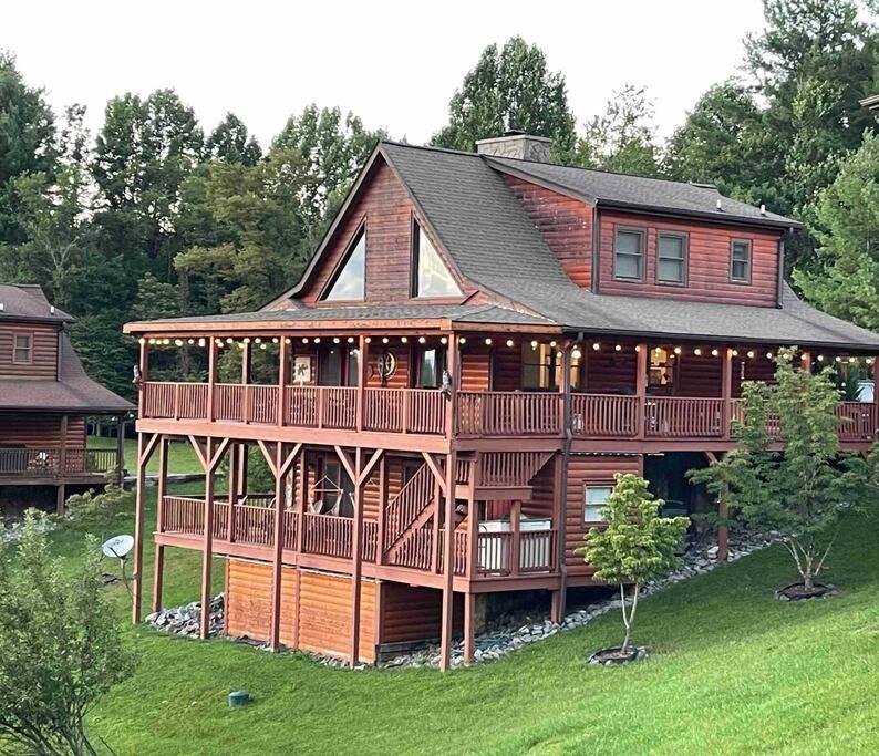 Beautiful Cabin at the New River w/Mountain Views!, Piney Creek