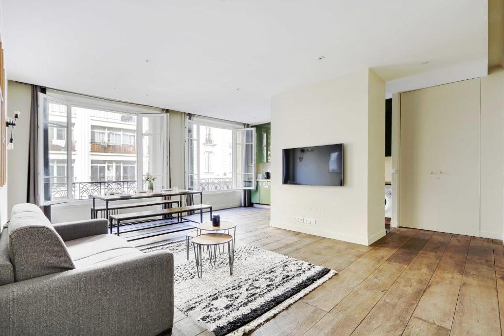 Un lugar para sentarse en Amazing apartment 6P2BR Beaubourg - Heart of Paris