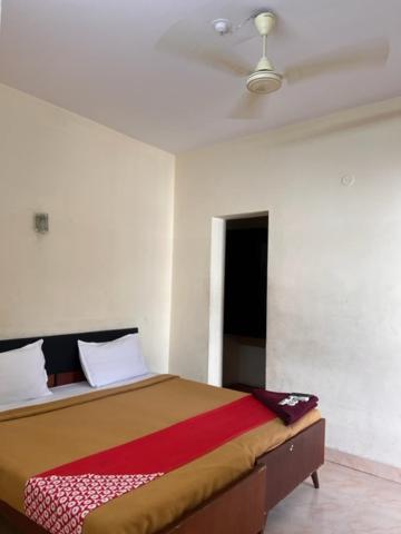 a bedroom with a large bed in a room at Hotel Sunday - Townhouse Club Airport Trivandrum in Trivandrum