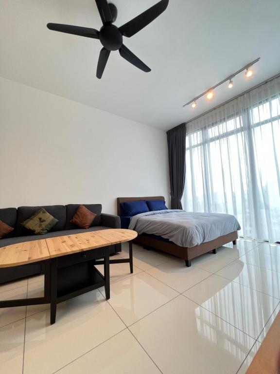 a living room with a couch and a ceiling fan at Beacon2BR #InfinityPool #Georgetown #FamilyHoliday in George Town