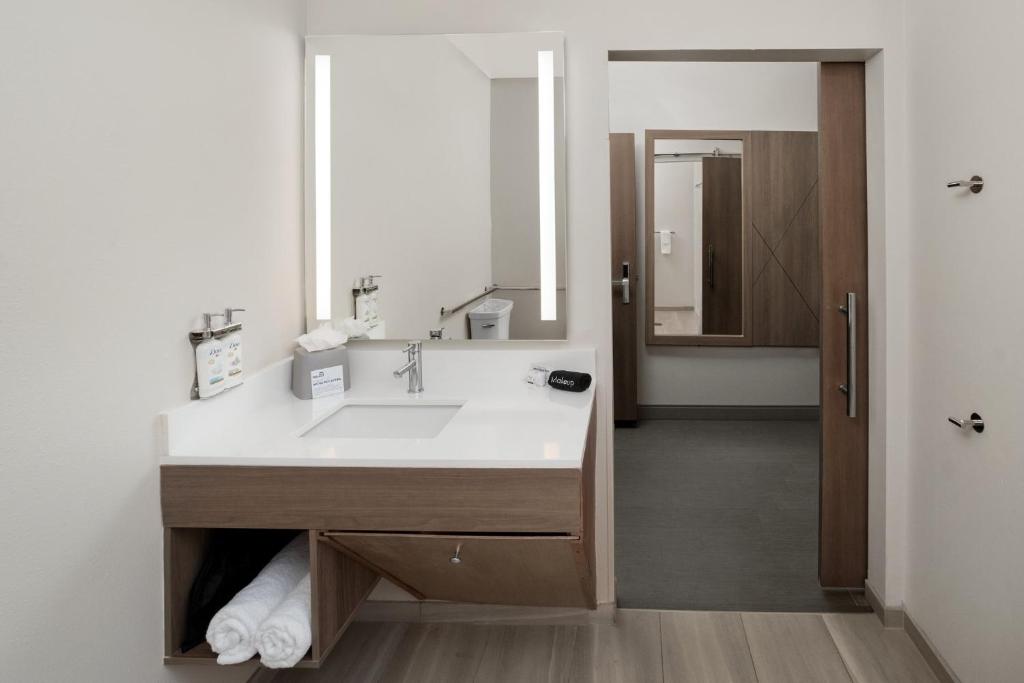 Holiday Inn Express - Hattiesburg West - Univ Area photo