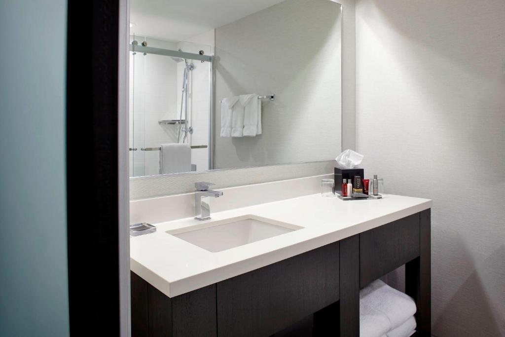 Marriott Hartford/Windsor Airport - Camera King Deluxe Con Divano Letto