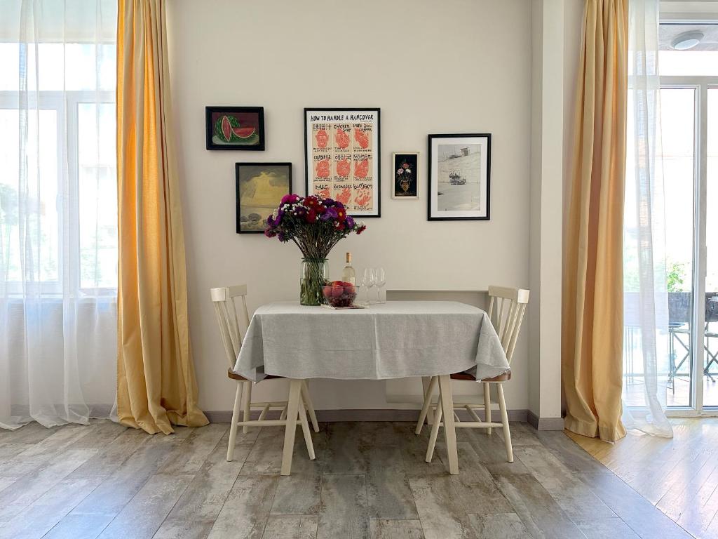 Your Charming Home, Steps to Republic Square - Appartamento Con Una Camera Da Letto