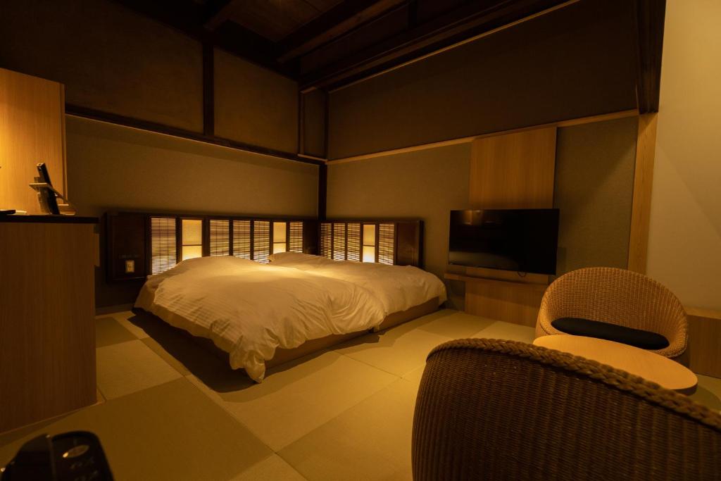 Postel nebo postele na pokoji v ubytování Classic ＆ modern SELF-STYLED HOTEL 番場おおそね