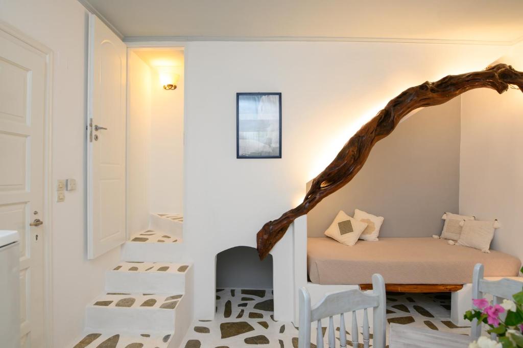 a small room with a small table and chairs at Lakki Village in Aegiali