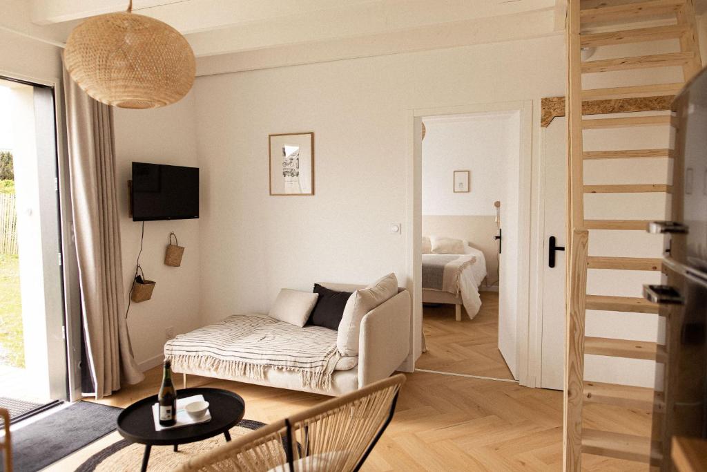 a living room with a couch and a bed at Men Louet O - Gîte de bord de mer in Ploudalmézeau