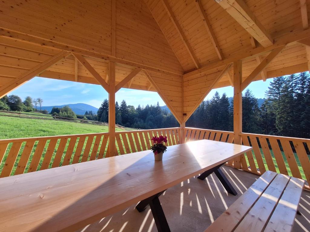 Balkon lub taras w obiekcie Domek w Klisiówkach