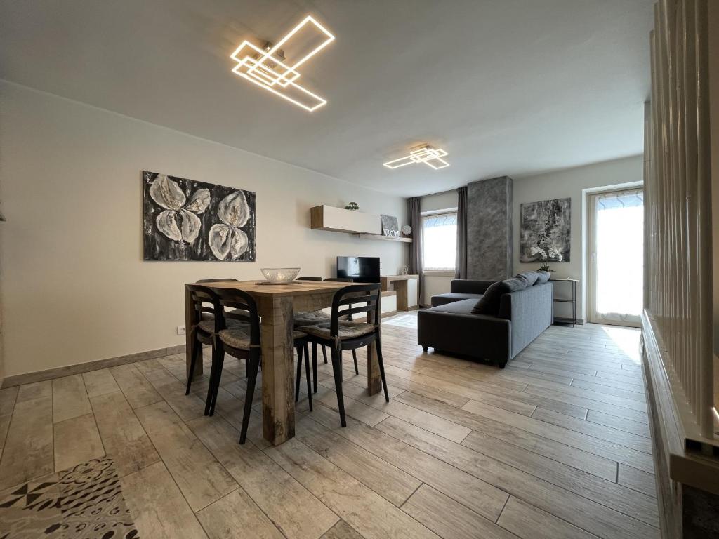 Posezení v ubytování 029 Trilocale Duplex, Carisolo