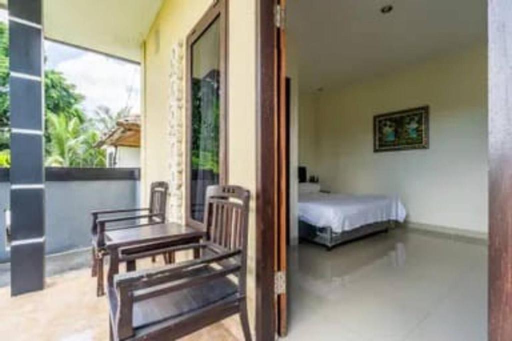 a bedroom with a bed and a table and a bed at UDA HOUSE SABA BEACH in Saba
