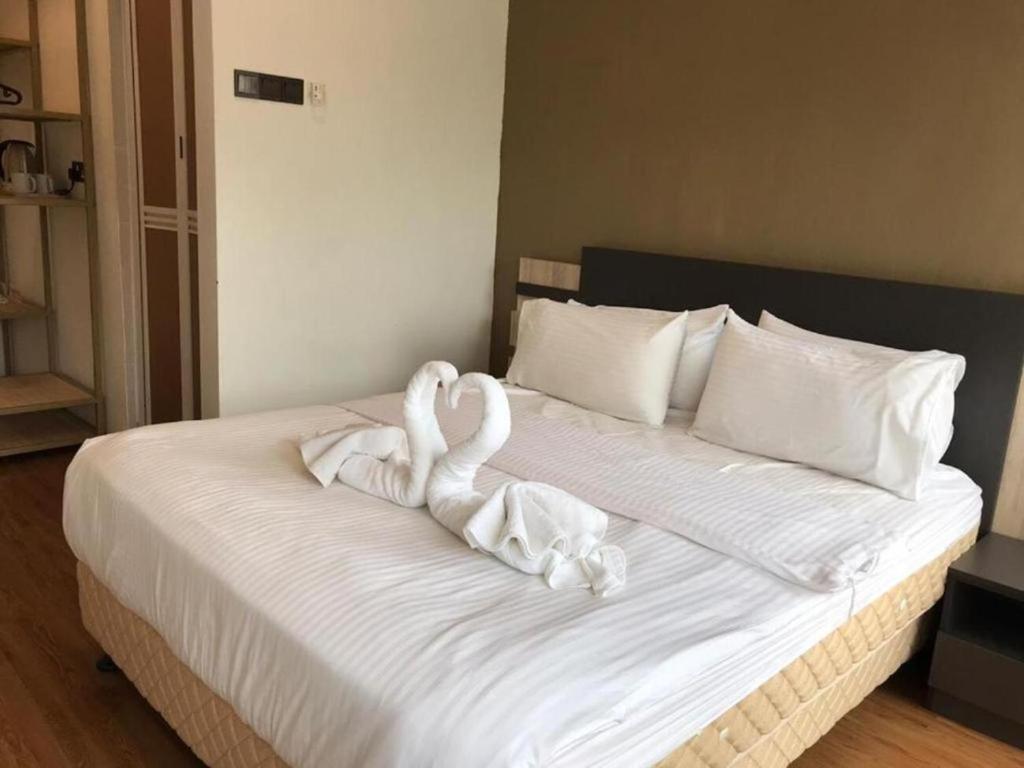 Postel nebo postele na pokoji v ubytování TT Dorf Hotel Matang