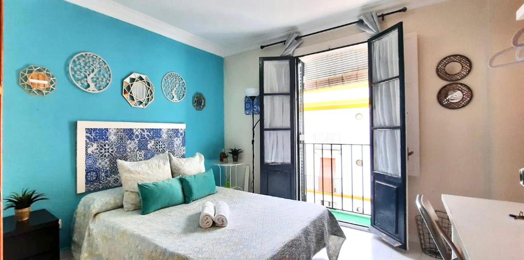 Budget and cute rooms with balcony Sevilla center