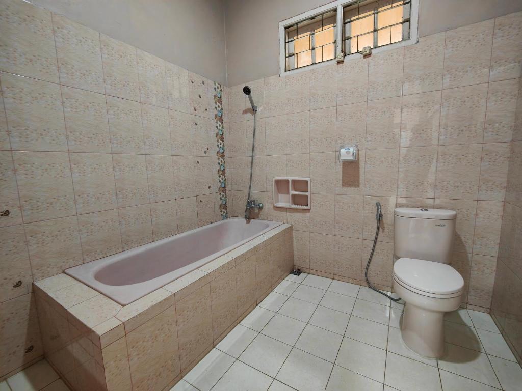 De Hanami Homestay Setrayasa - Five-Bedroom House